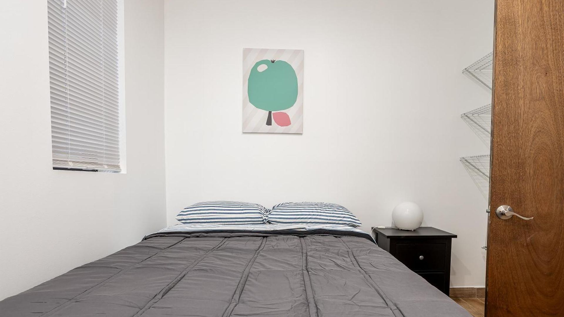 5-bedroom House In Pilsen Near Medical District Holiday home Chicago