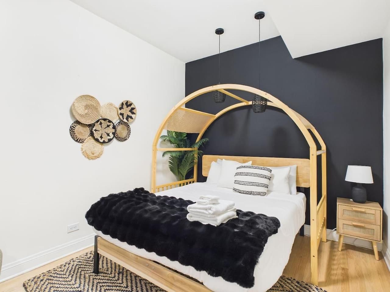 West Town Estate 6br, Game Room, Decks, 5gbps Holiday home *