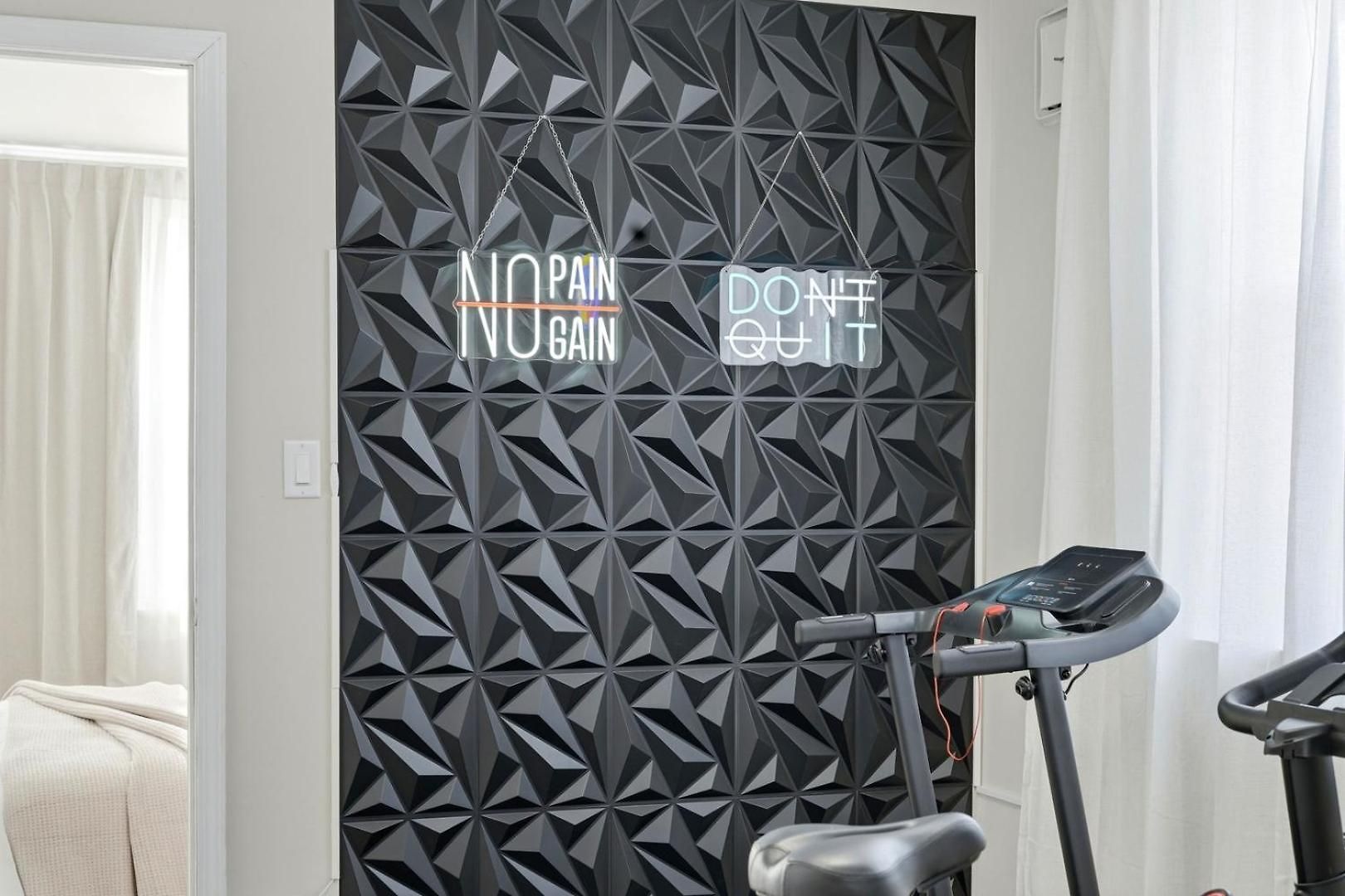 Arcade • Theater • Gym • Office • Sleeps 15 *