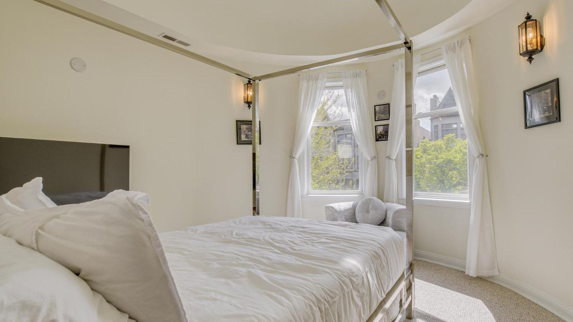 Steps To & Beach! Multi-level Oakland Haven Chicago