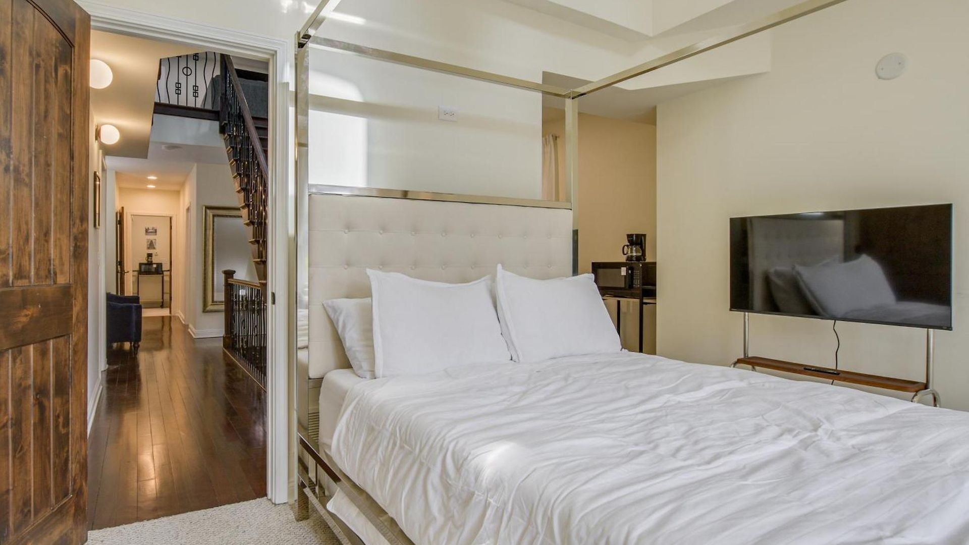 Steps To & Beach! Multi-level Oakland Haven * Chicago