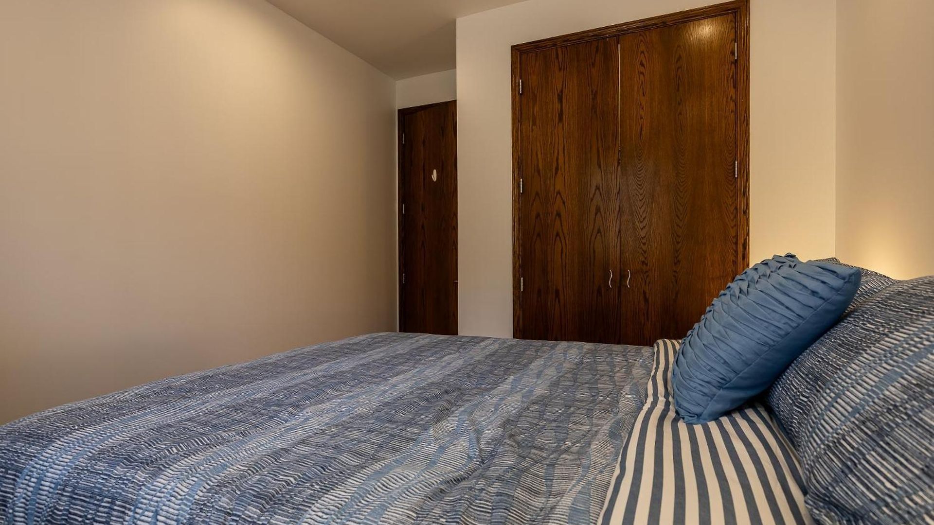 5-bedroom House In Pilsen Near Medical District Holiday home