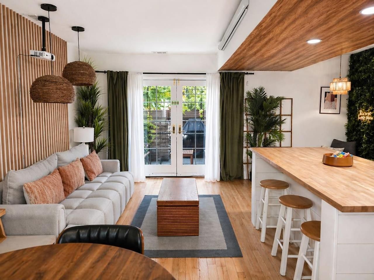 West Town Estate 6br, Game Room, Decks, 5gbps * Chicago