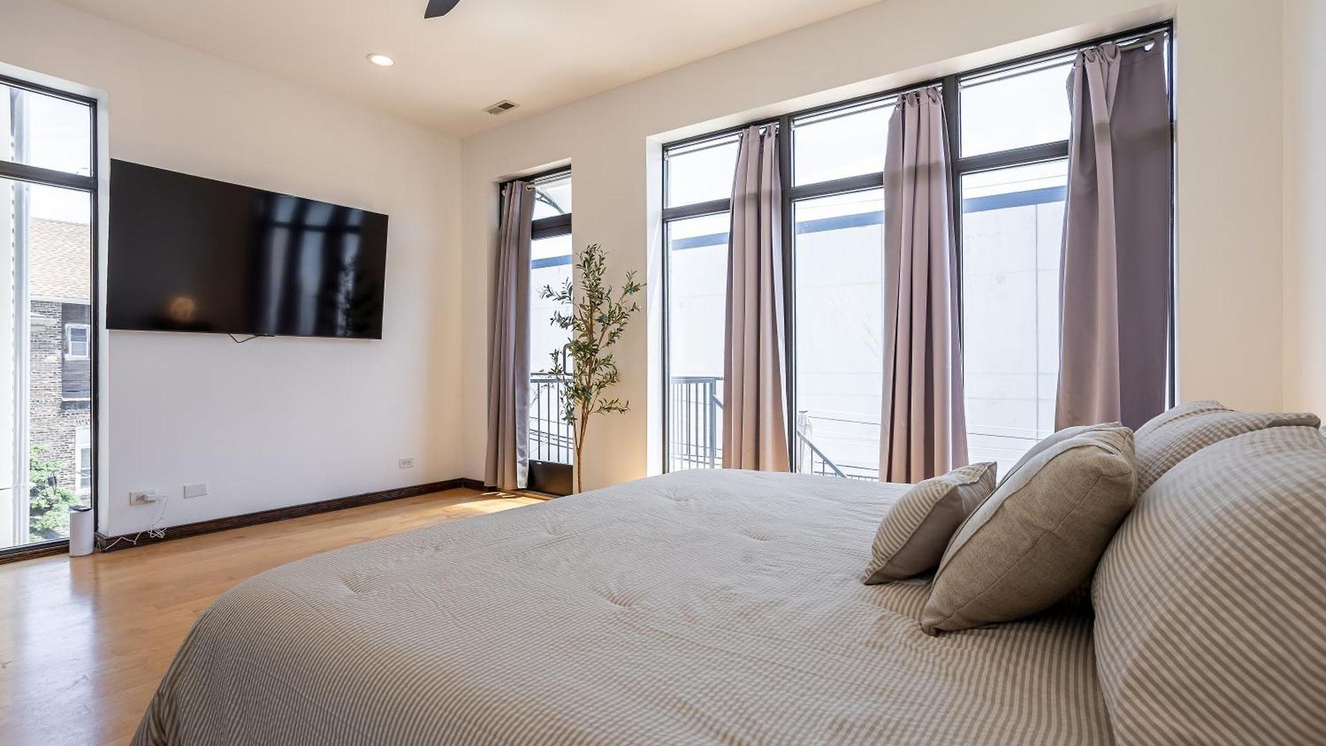5-bedroom House In Pilsen Near Medical District Holiday home Chicago