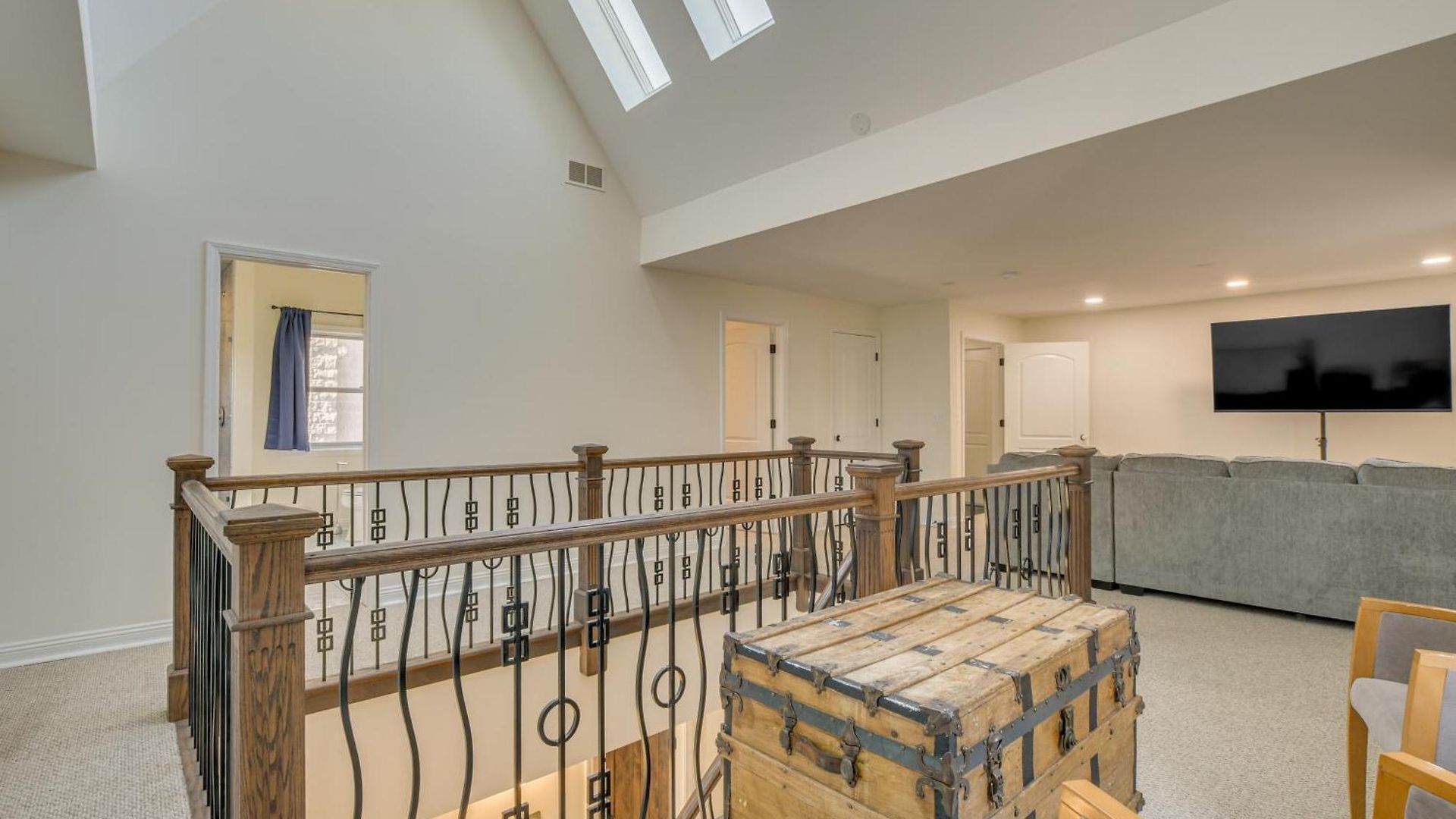 Steps To & Beach! Multi-level Oakland Haven Holiday home *