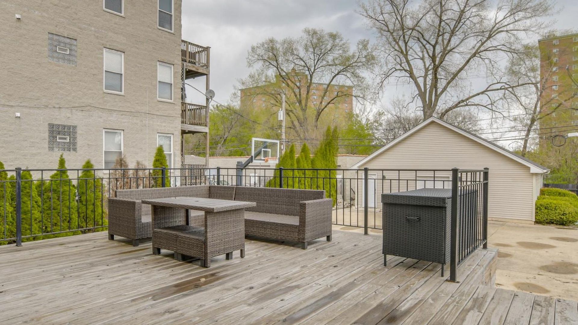 Steps To & Beach! Multi-level Oakland Haven *