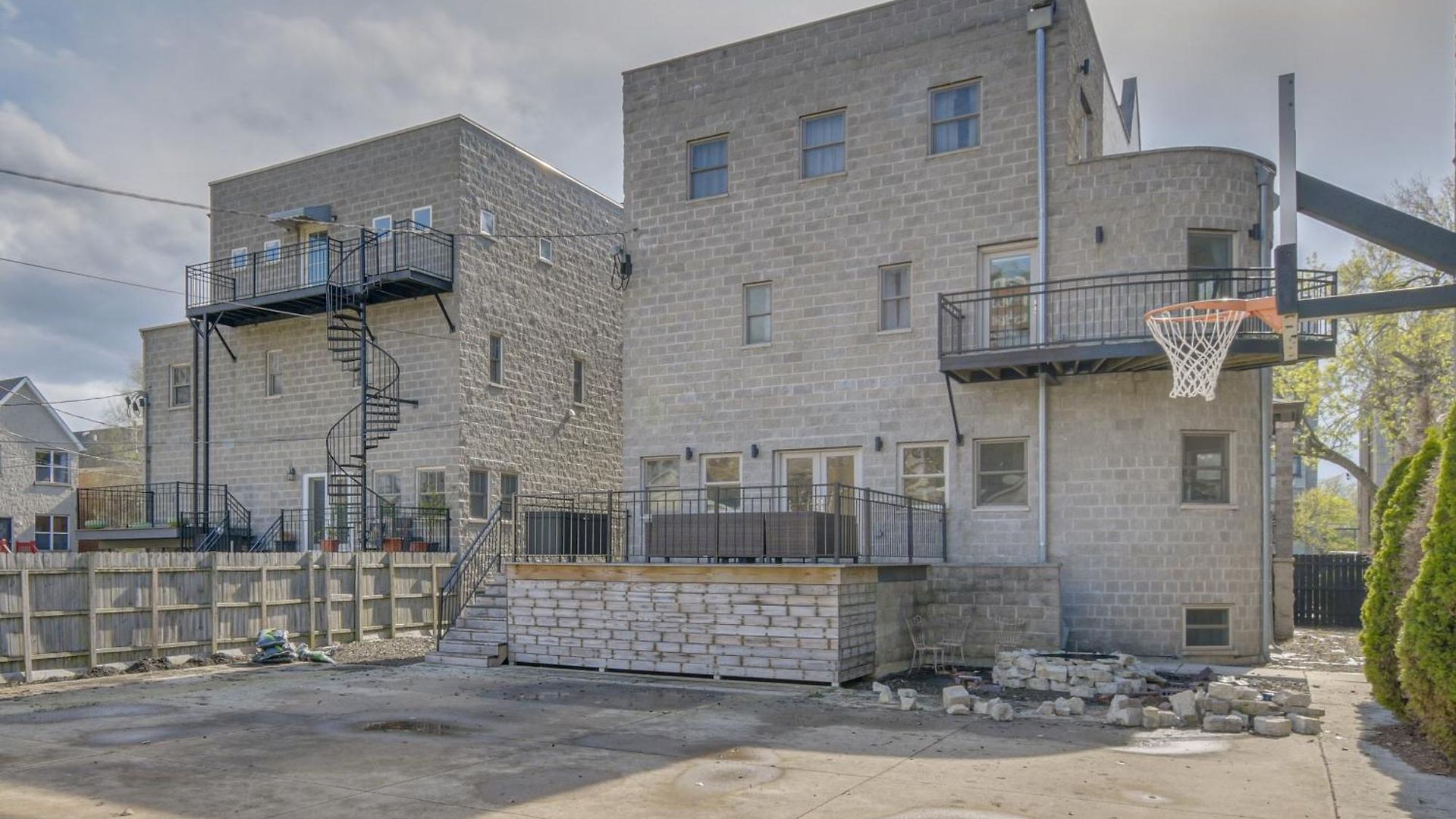 Steps To & Beach! Multi-level Oakland Haven Holiday home Chicago