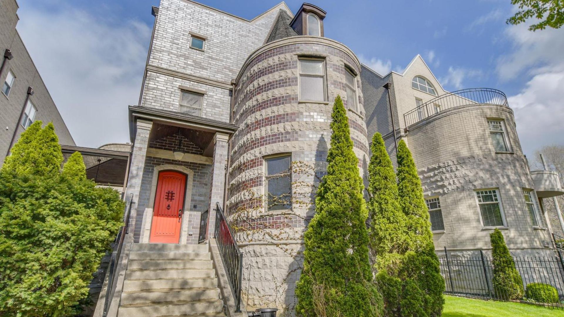 Steps To & Beach! Multi-level Oakland Haven *