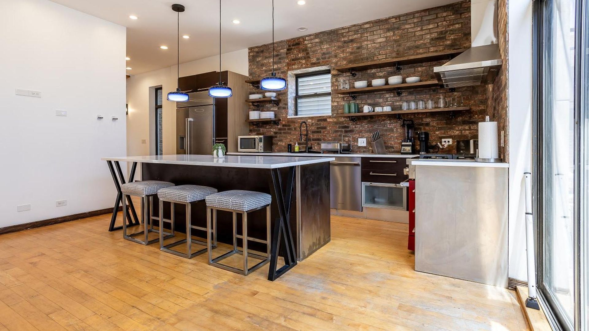 5-bedroom House In Pilsen Near Medical District *