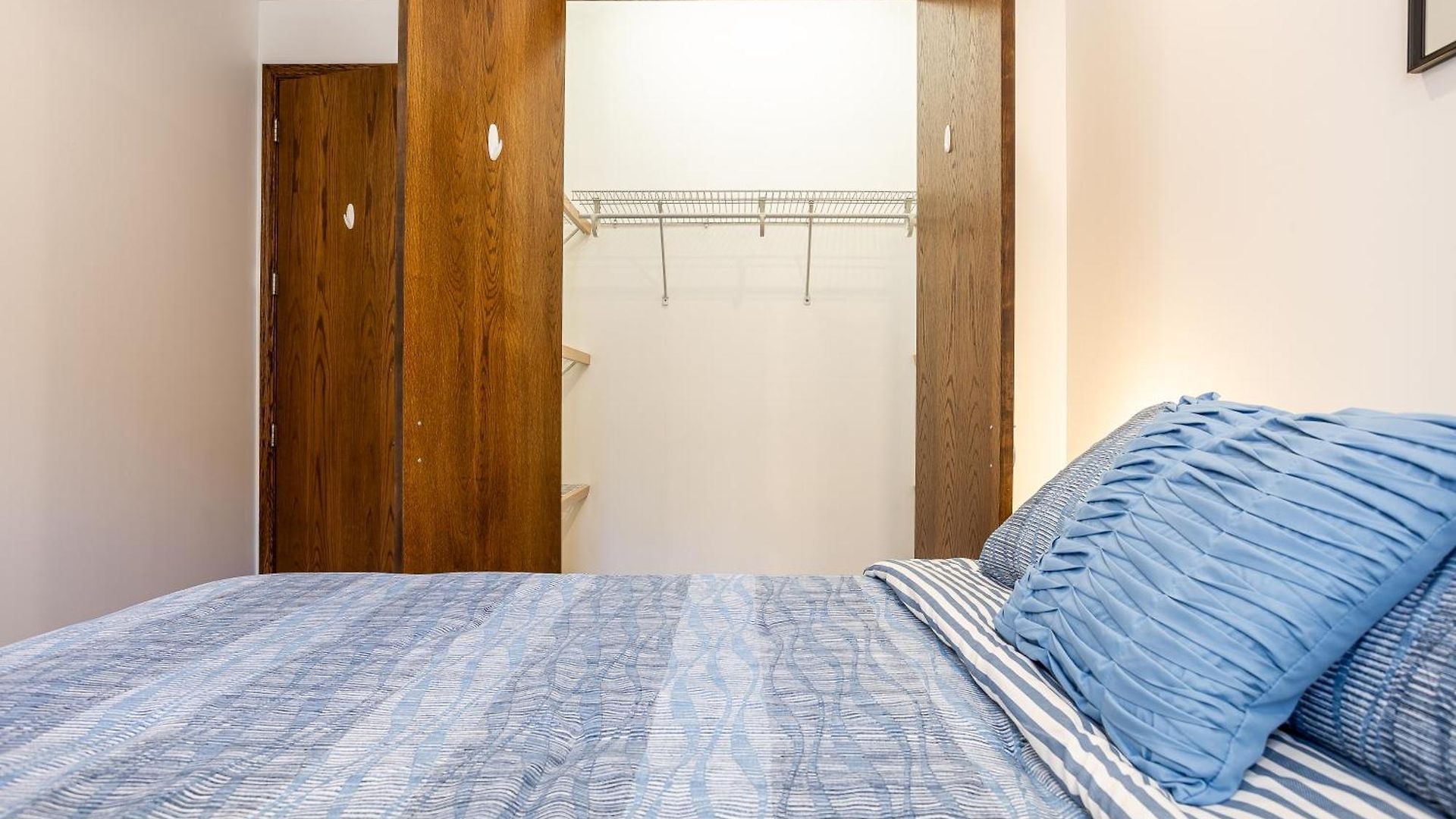 Holiday home 5-bedroom House In Pilsen Near Medical District *