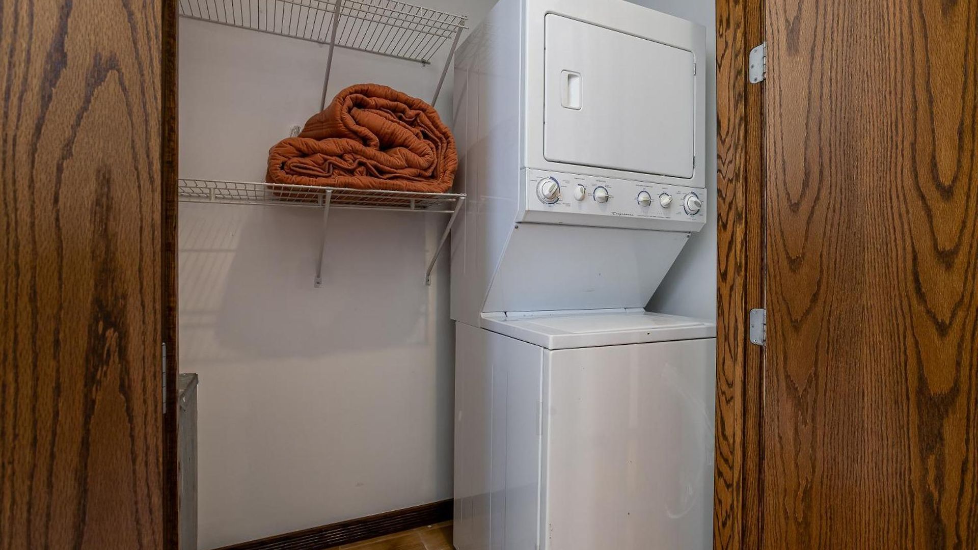 5-bedroom House In Pilsen Near Medical District Holiday home *
