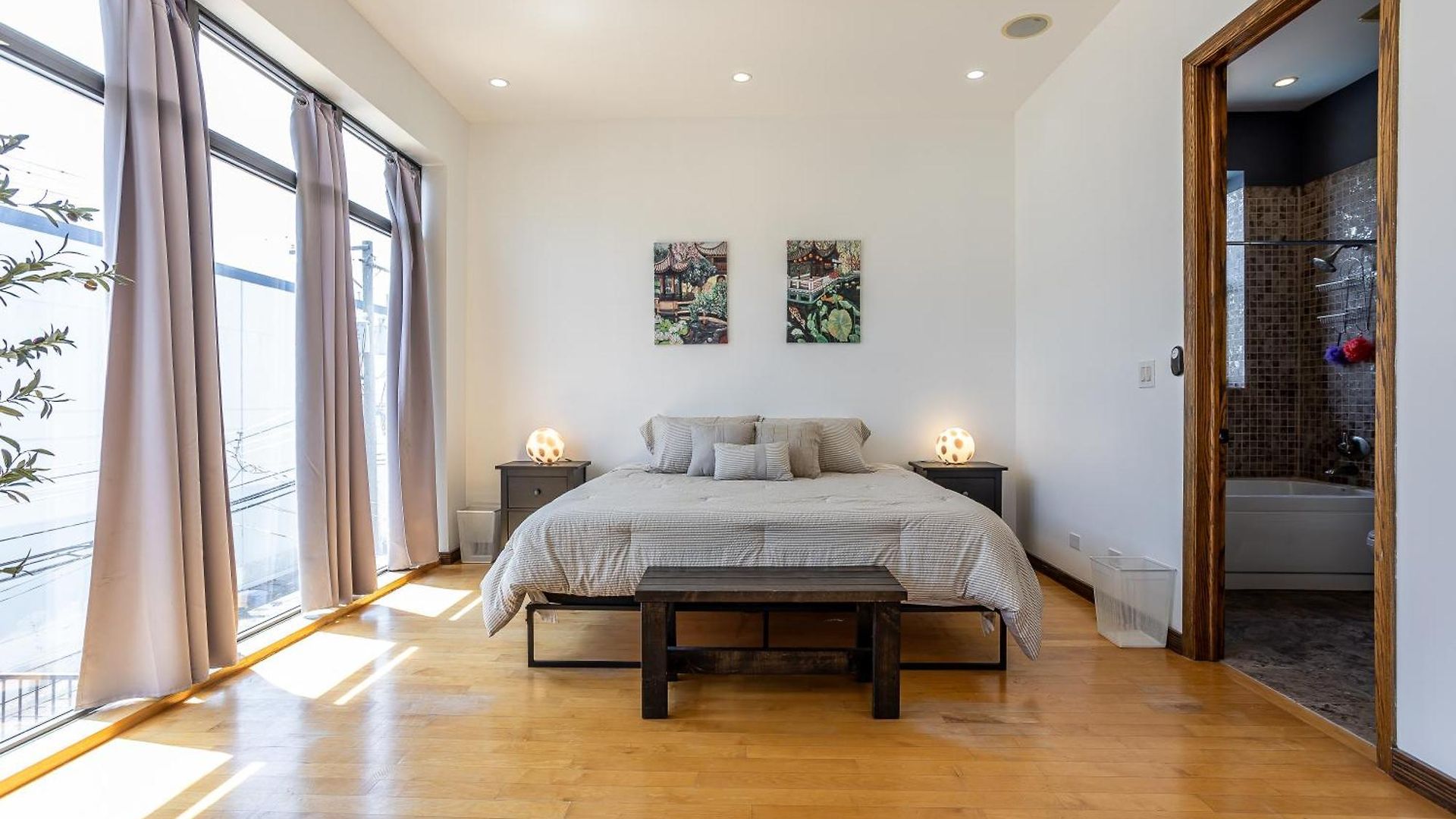 5-bedroom House In Pilsen Near Medical District Holiday home Chicago