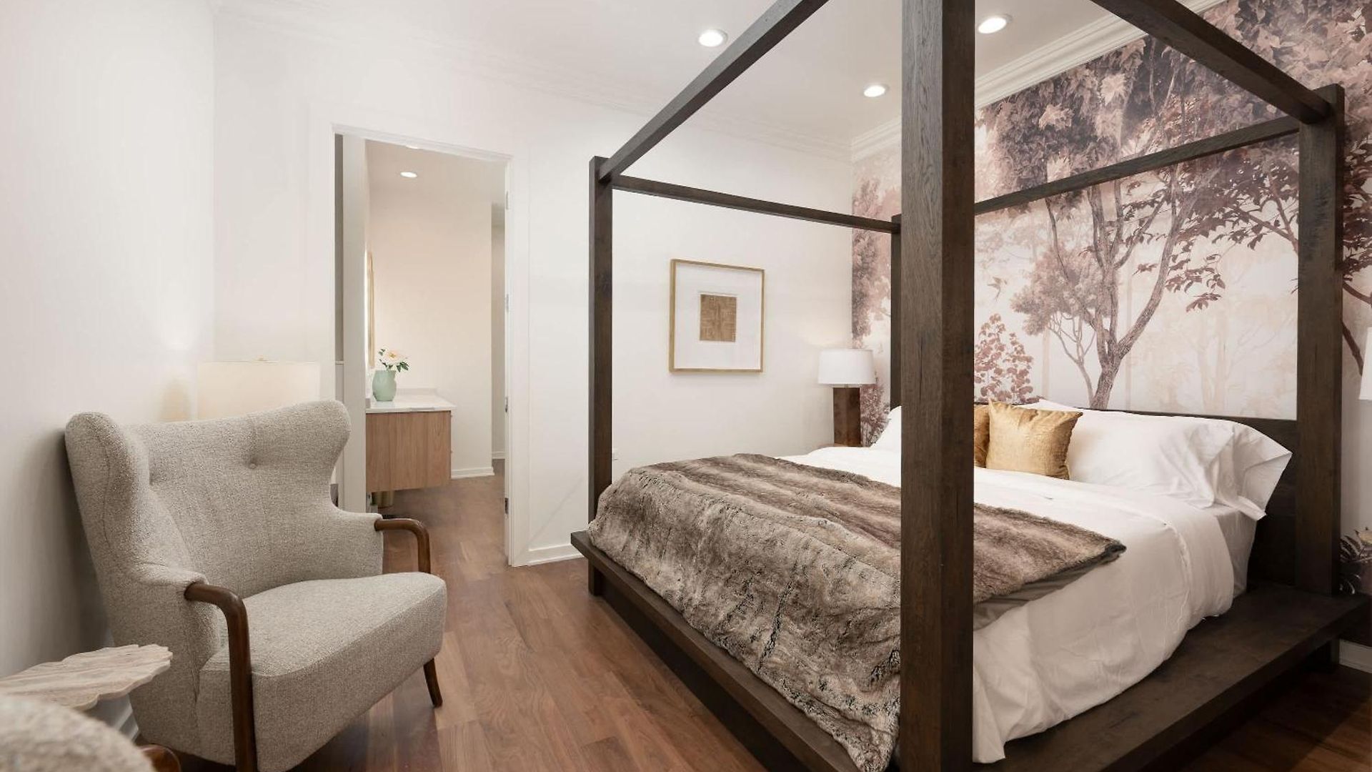 Stunning Gold Coast 12bd 6ba & Rooftop Patio *
