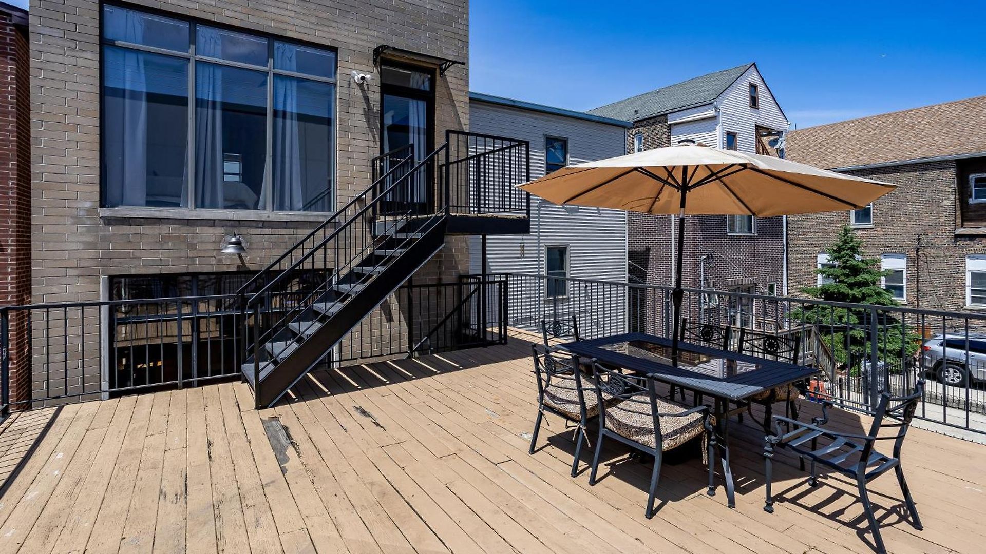Holiday home 5-bedroom House In Pilsen Near Medical District *