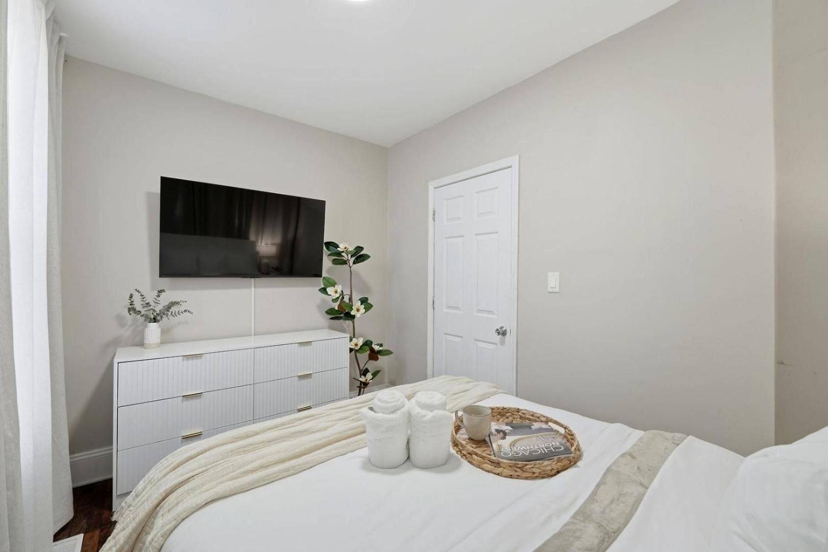 Arcade • Theater • Gym • Office • Sleeps 15 * Chicago