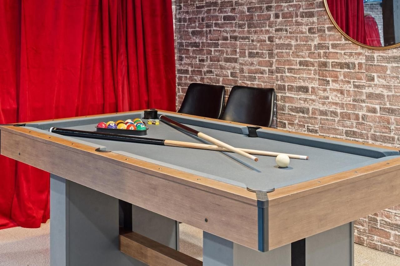 Portage Park, Jacuzzi, Movie Theater, Games & Arcade * Chicago