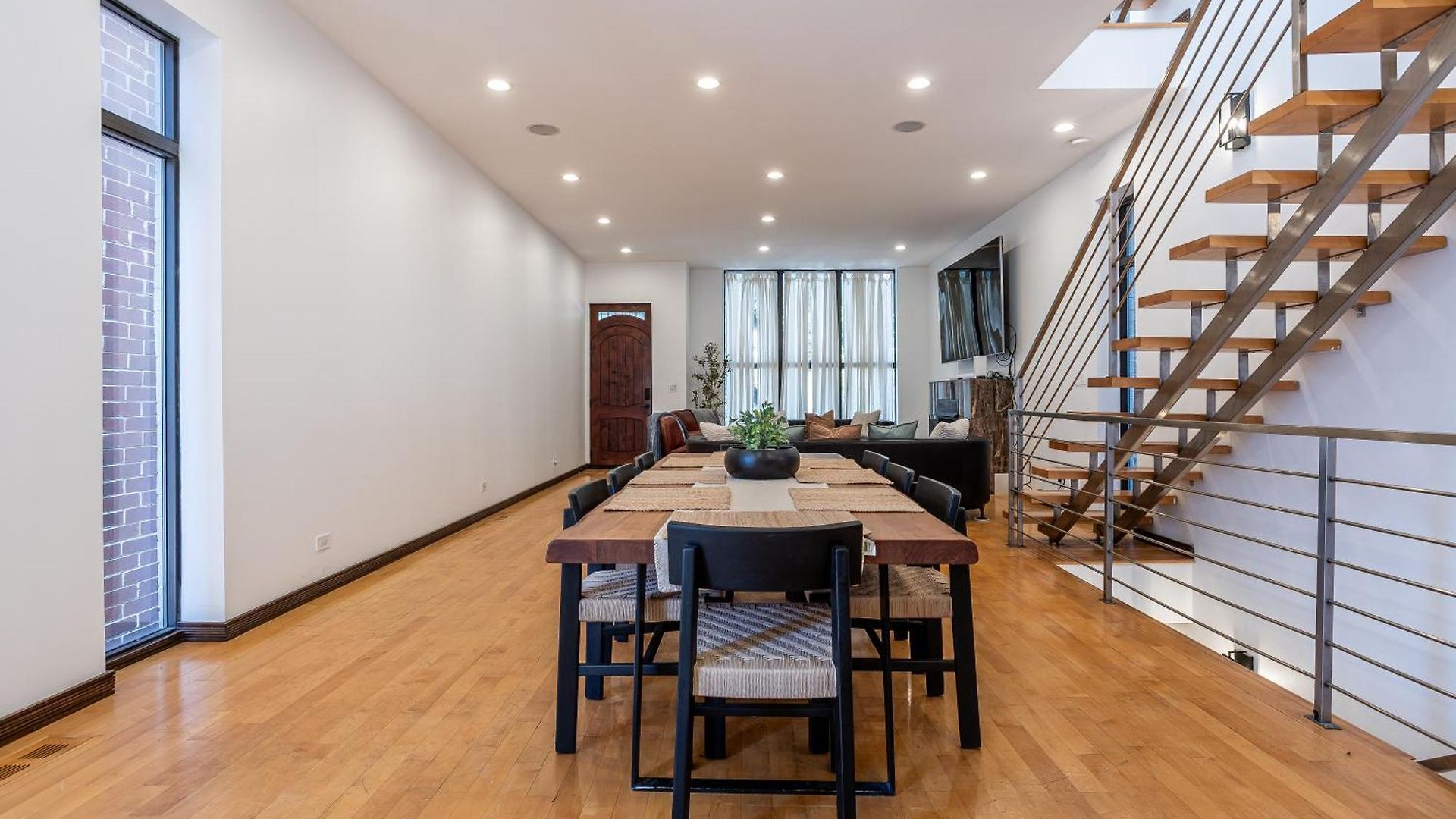 Holiday home 5-bedroom House In Pilsen Near Medical District *