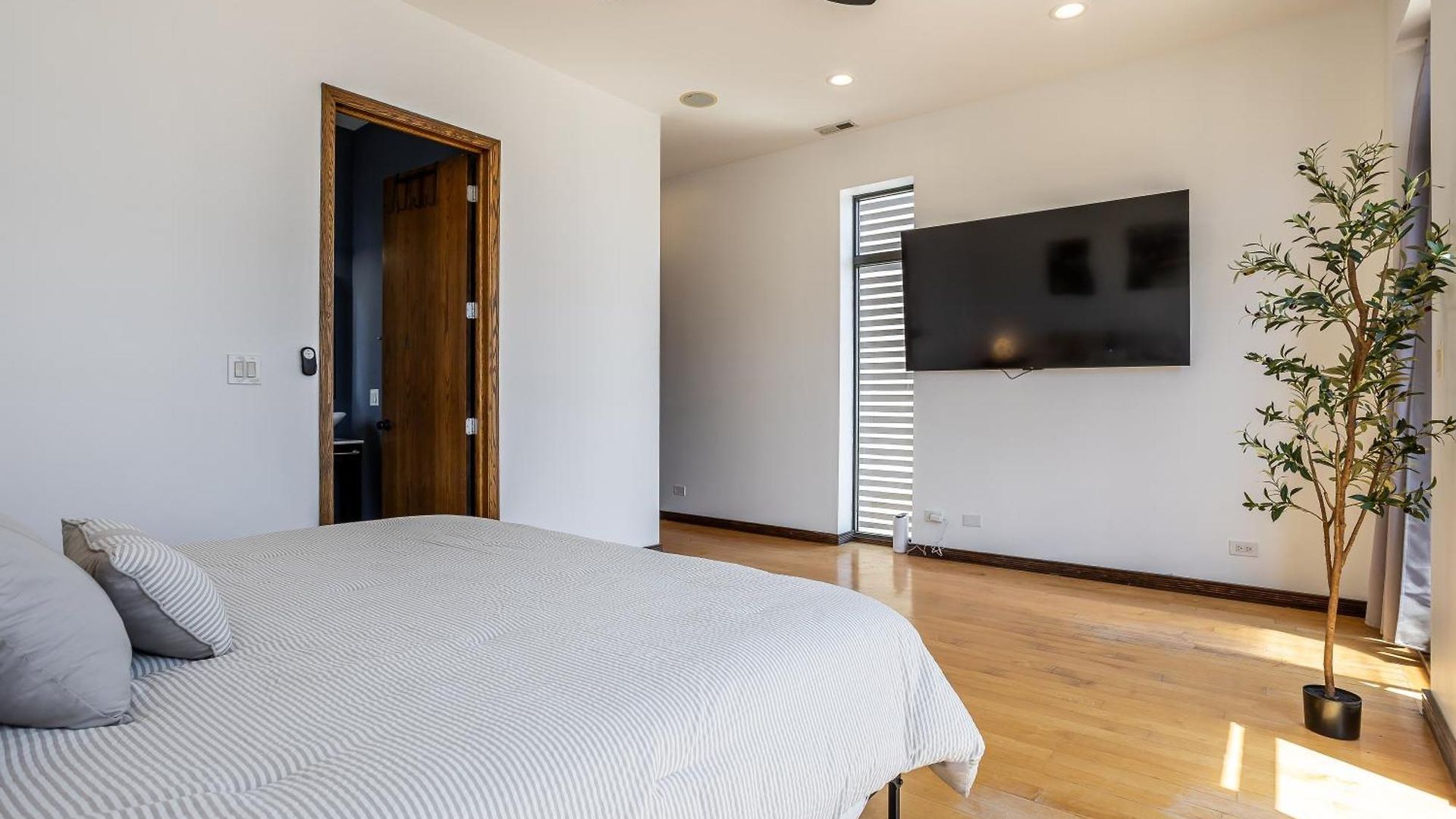 5-bedroom House In Pilsen Near Medical District