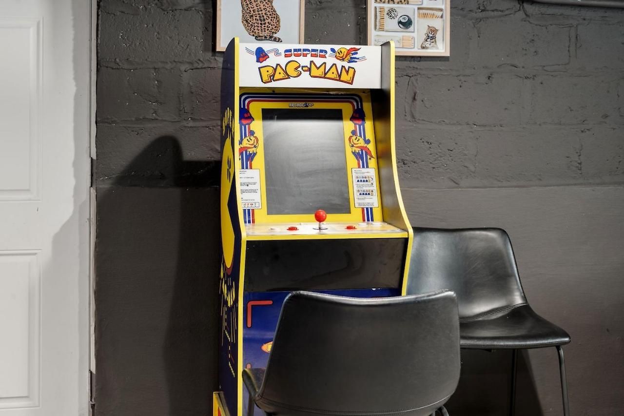 Portage Park, Jacuzzi, Movie Theater, Games & Arcade * Chicago