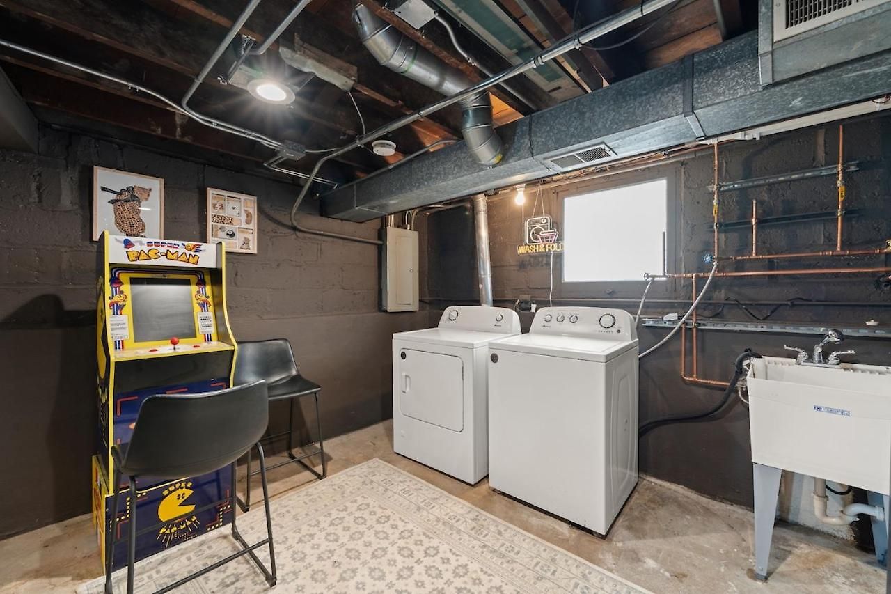 Portage Park, Jacuzzi, Movie Theater, Games & Arcade