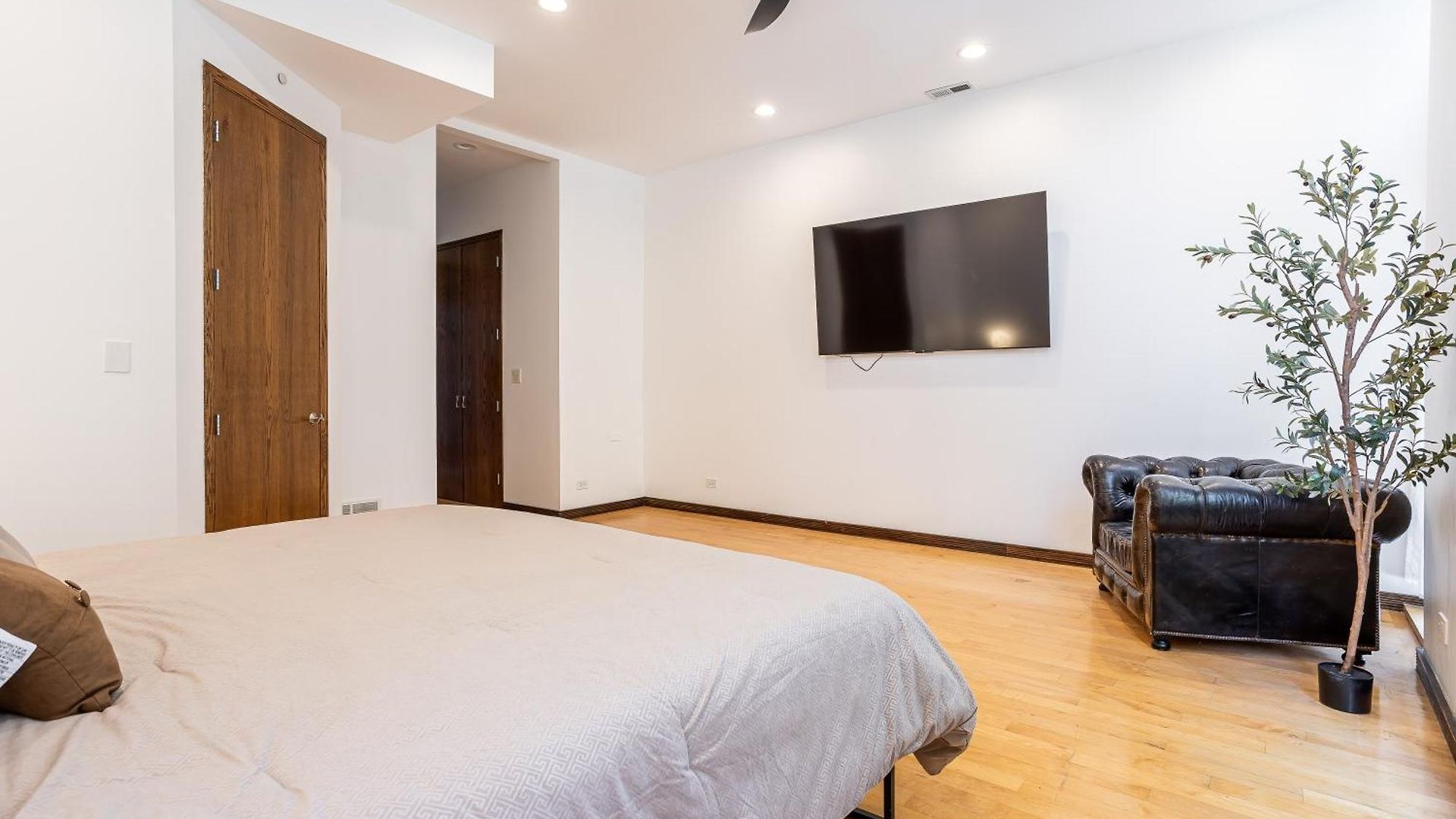 5-bedroom House In Pilsen Near Medical District *