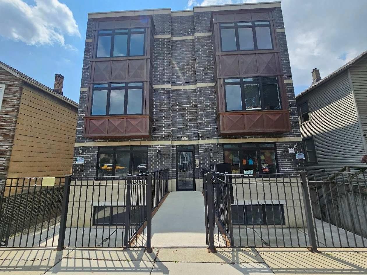 Spacious Modern Pilsen Retreat Sleeps 8 Near Downtown * Chicago