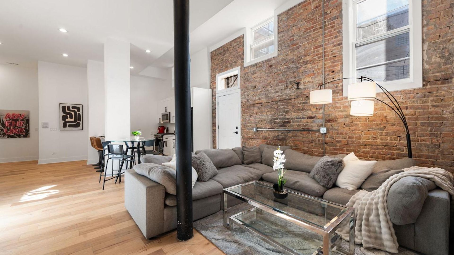Spacious 3bd West Town Next To Kasama Apartment