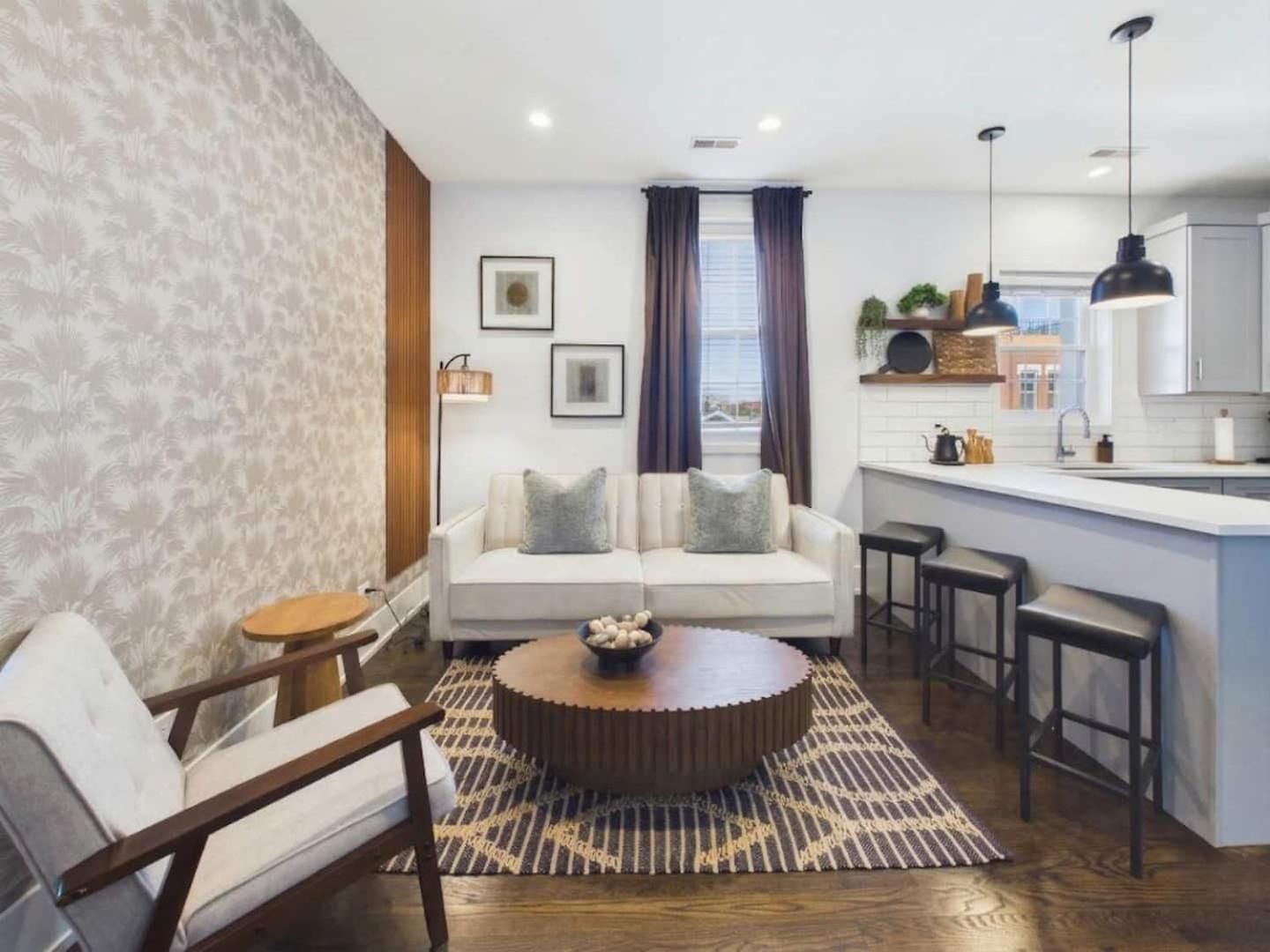 Boho Escape Parking Balcony Apartment