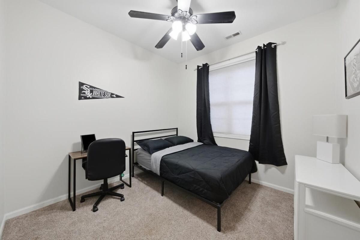 Apartment Closest To The United Center 3 Bedrooms & Futon