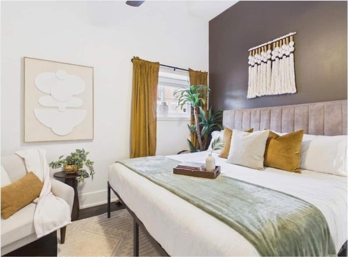 Bright & Spacious Boho Oasis A Warm Retreat * Chicago
