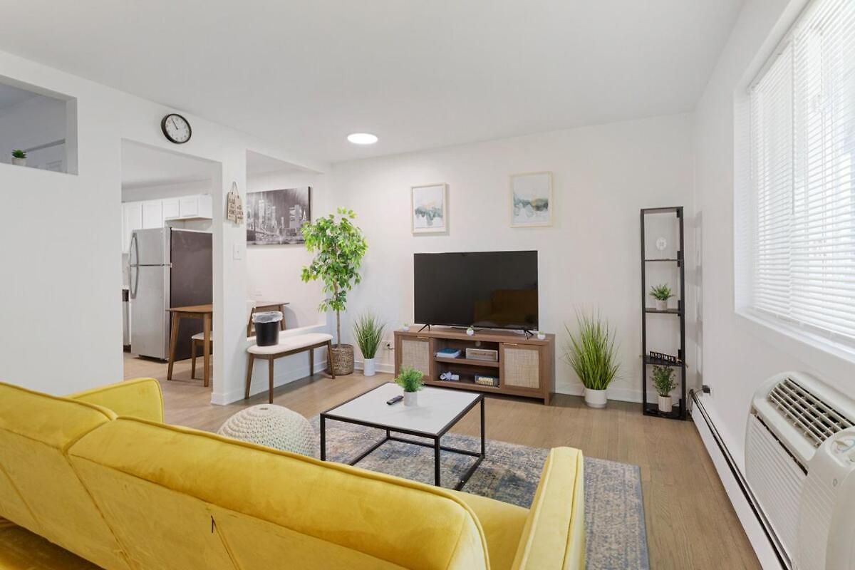 Stylish 1br,1ba Near In Rogers Park Free Parking *