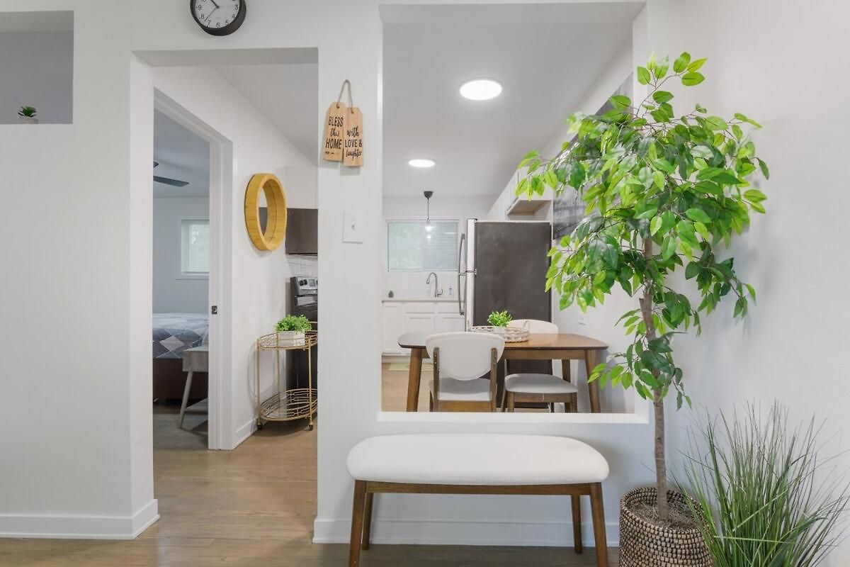 Stylish 1br,1ba Near In Rogers Park Free Parking Apartment *