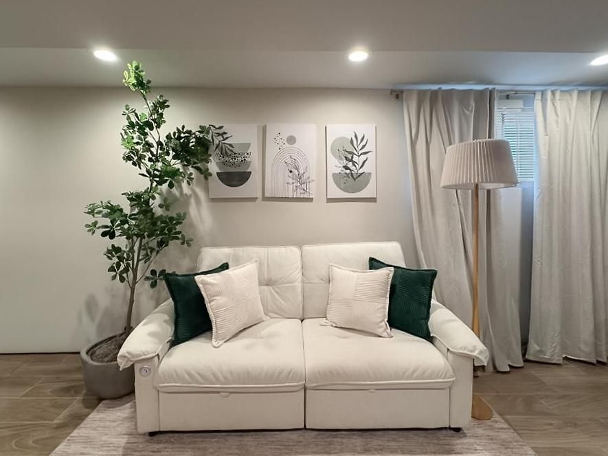 Near Wrigley • Sleeps 4 • Games + Fireplace Apartment Chicago