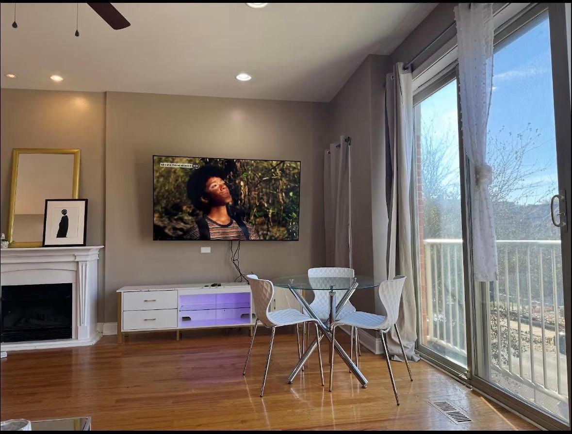 2br2b Of Chicago, Hyde Park, Woodlawn, Apartment *