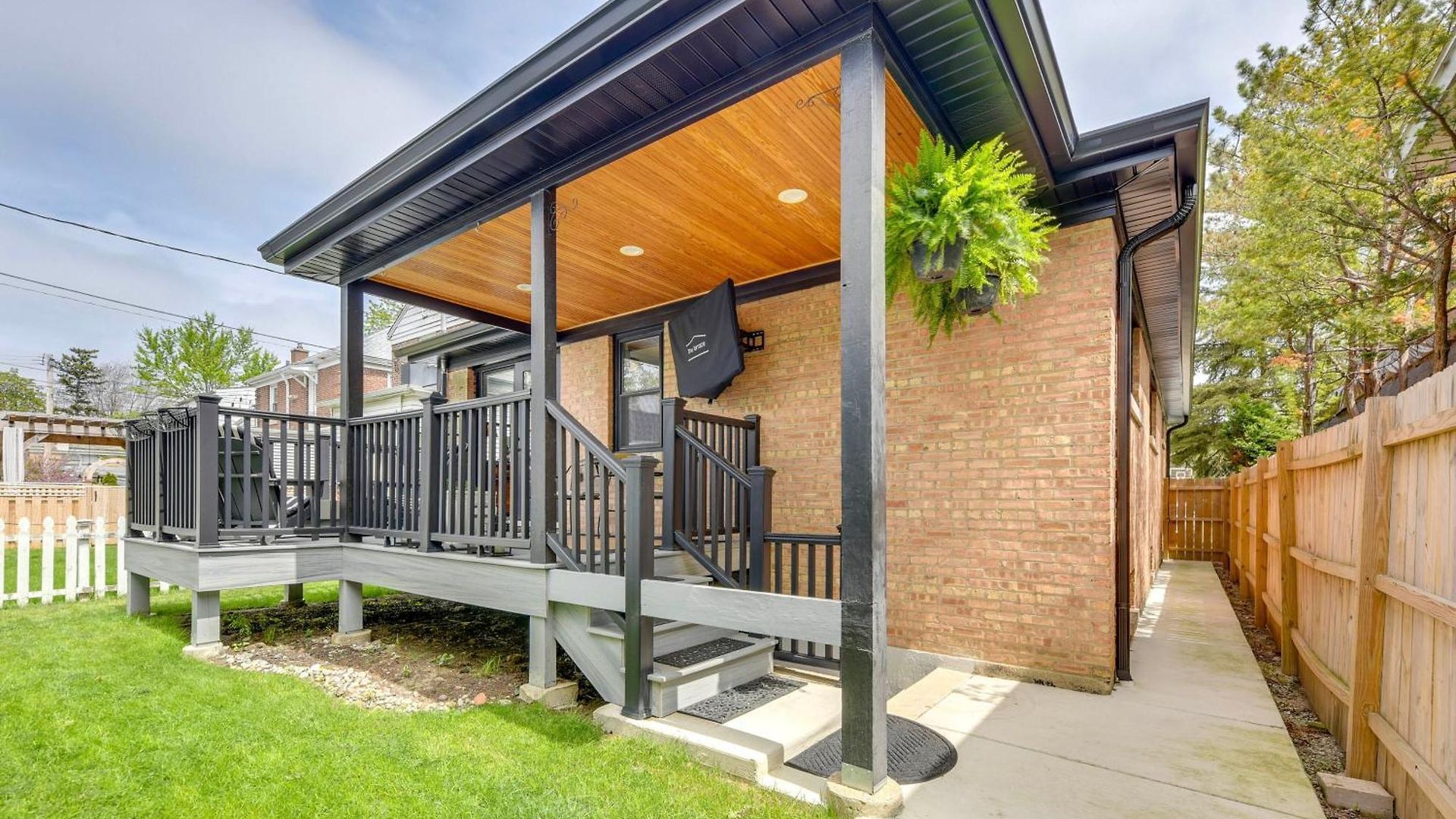 Cozy Retreat Near Wrigley & Universities *