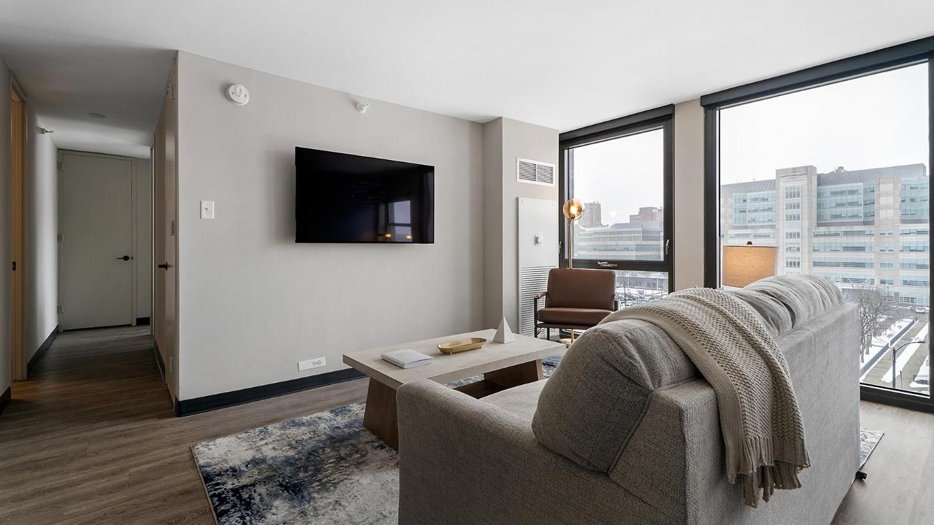 Landing Spectacular 2Bd Rooftop Lounge Chicago