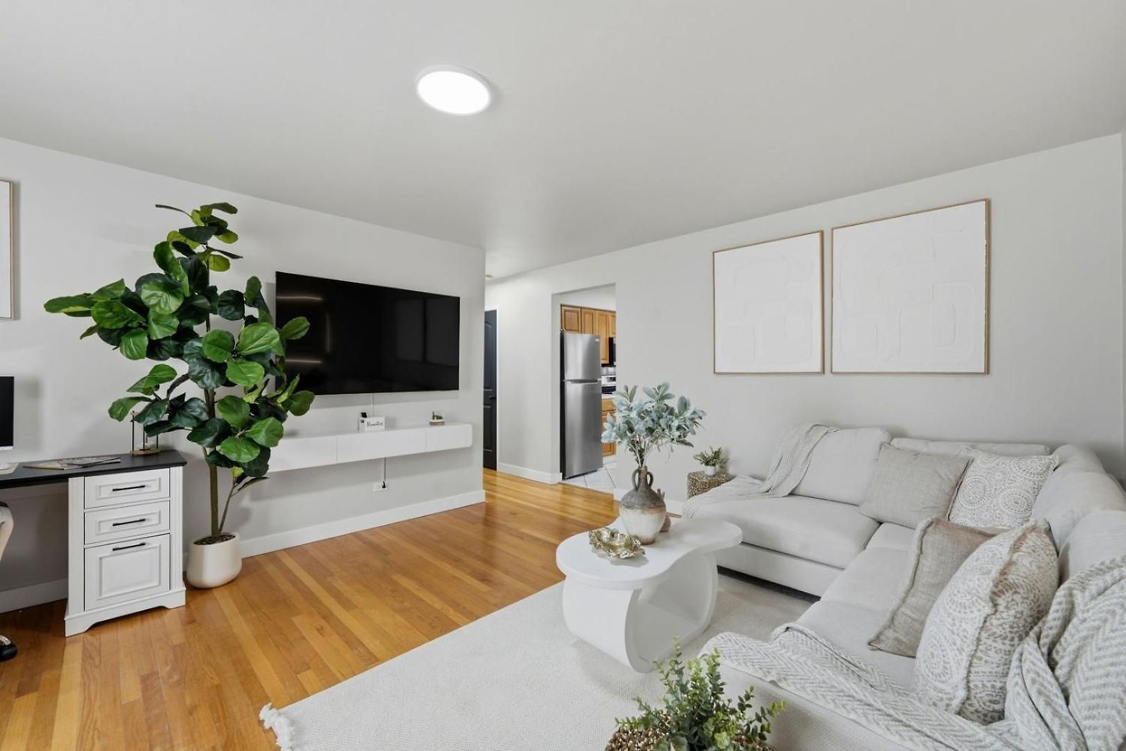 3br Near O'hare • Office • Coffee Bar • Sleeps 9 Apartment *