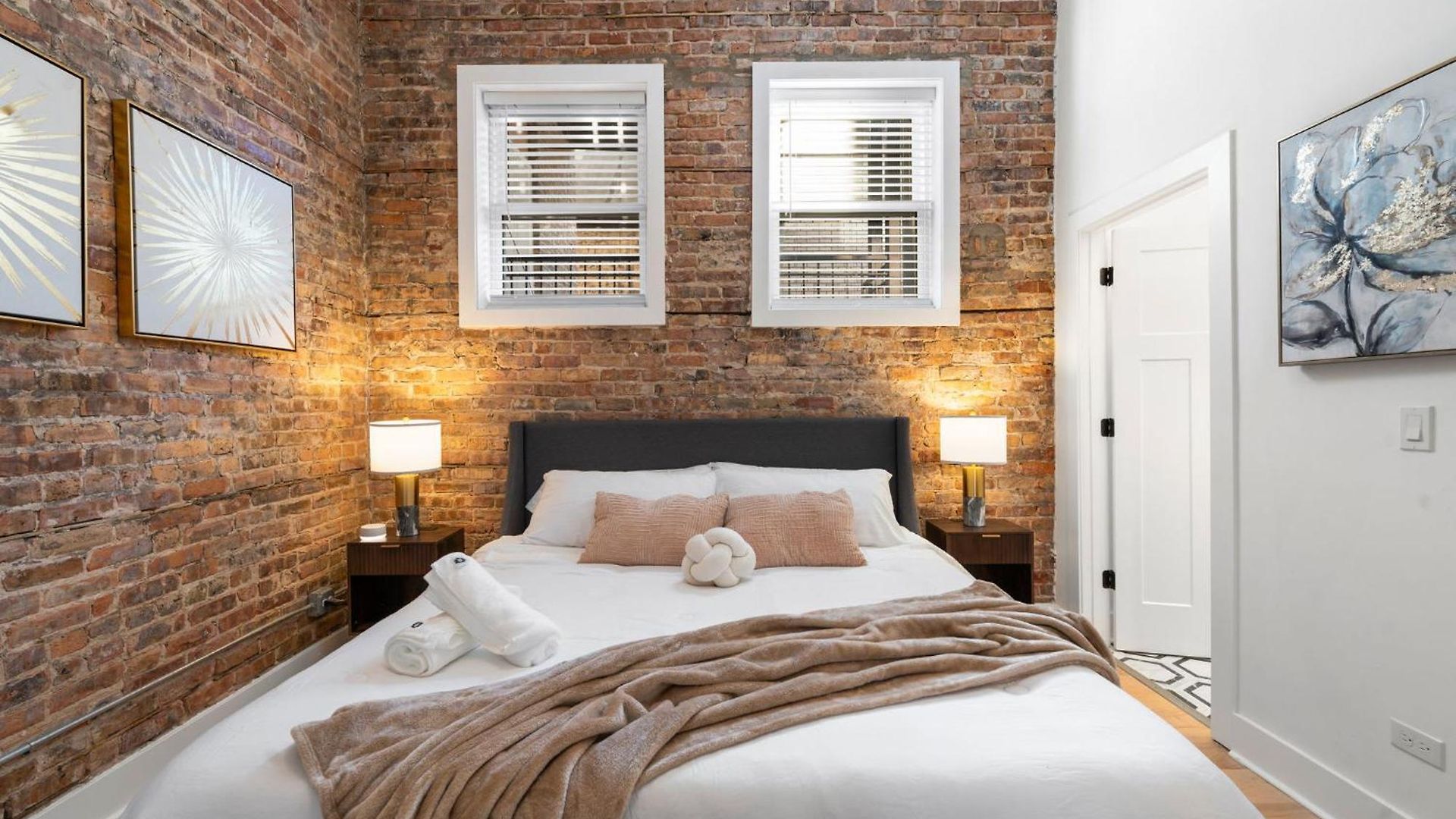 Vibrant West Town Perfect For Families Apartment *