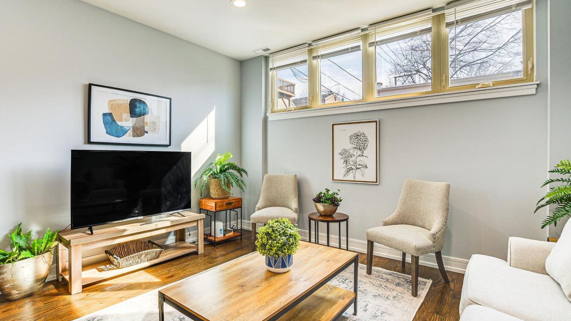 Apartment Walk To Blue Line: Sleek In Bucktown! *