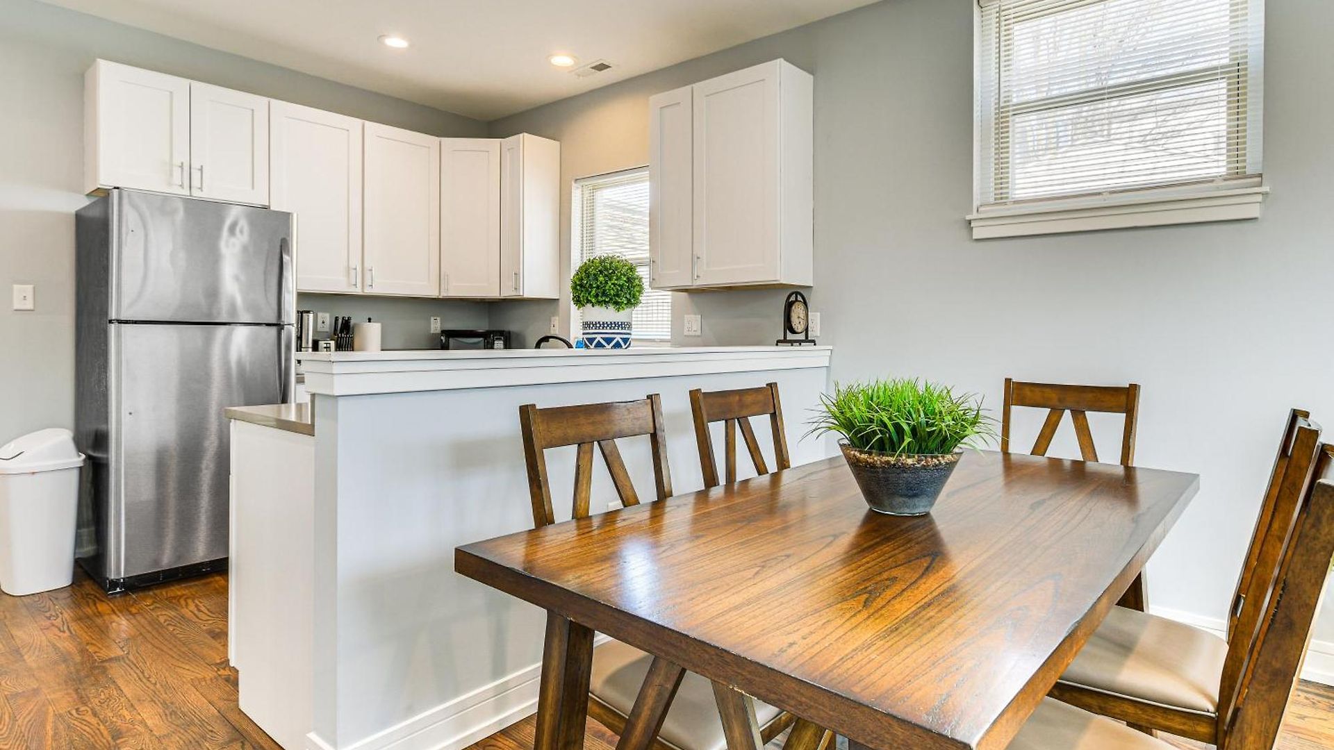 Walk To Blue Line: Sleek In Bucktown! *