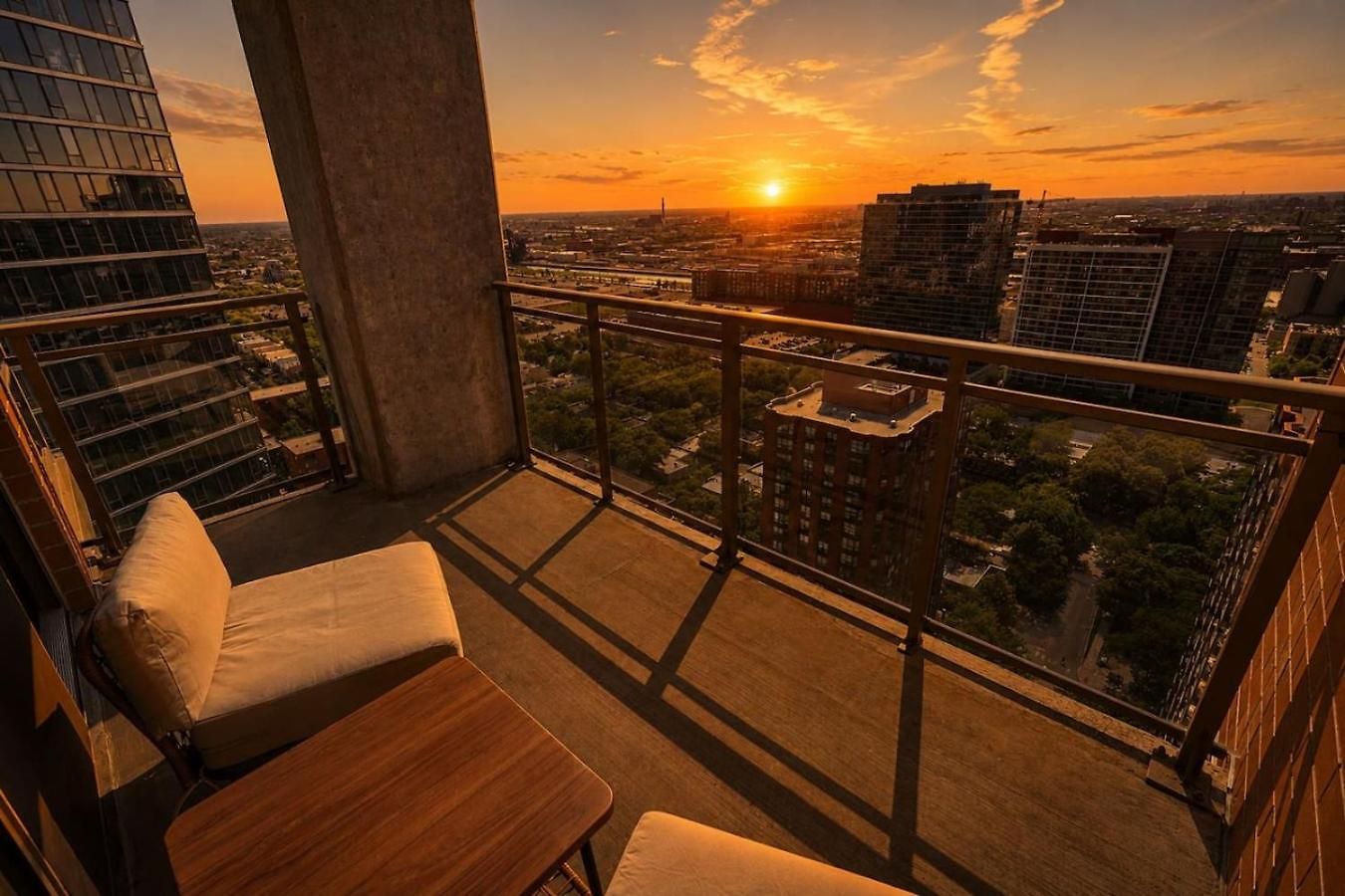 29th Floor 2br With Balcony And Gym *