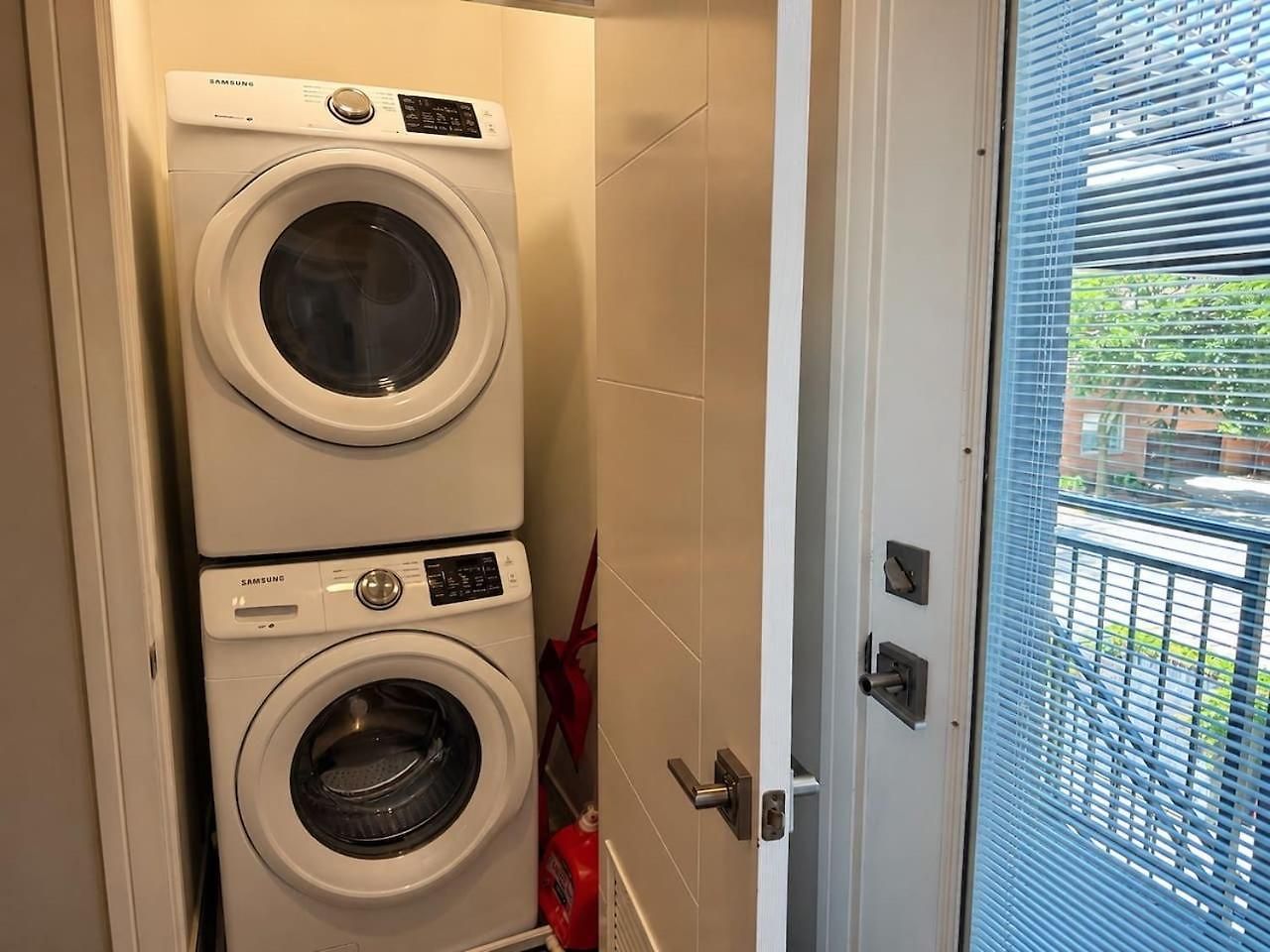Apartment Spacious 4br West Loop Retreat With Optional Parking