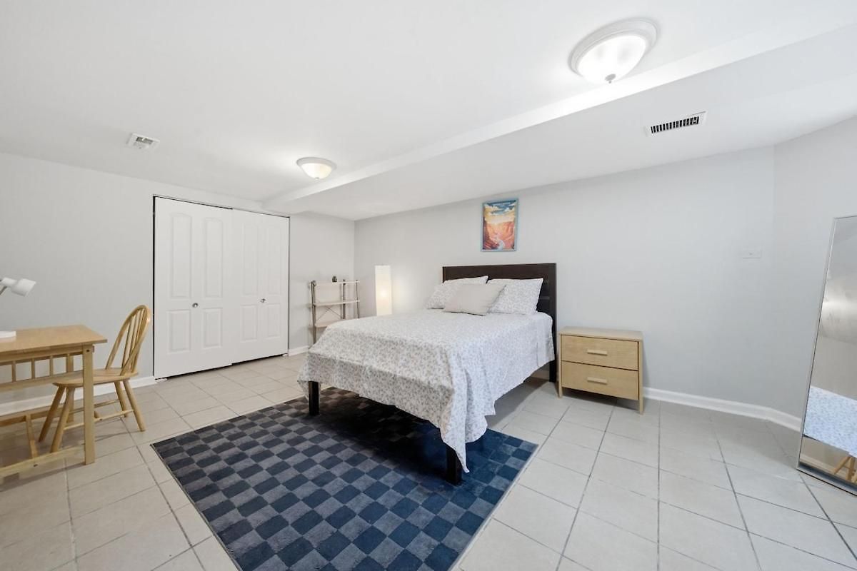 Cozy Woodlawn Garden Apartment