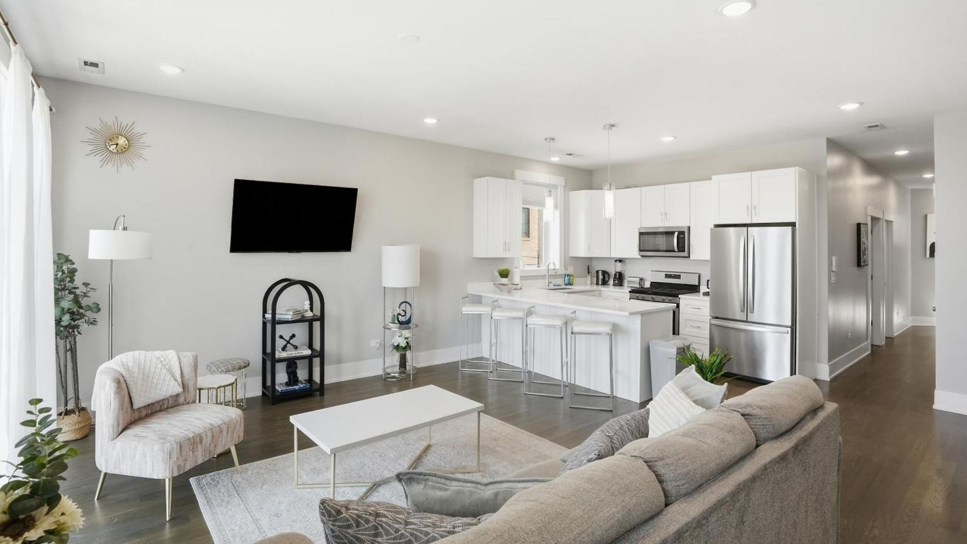 Elegant Oasis 2 Bed 2 Bath Near Downtown And United Center *