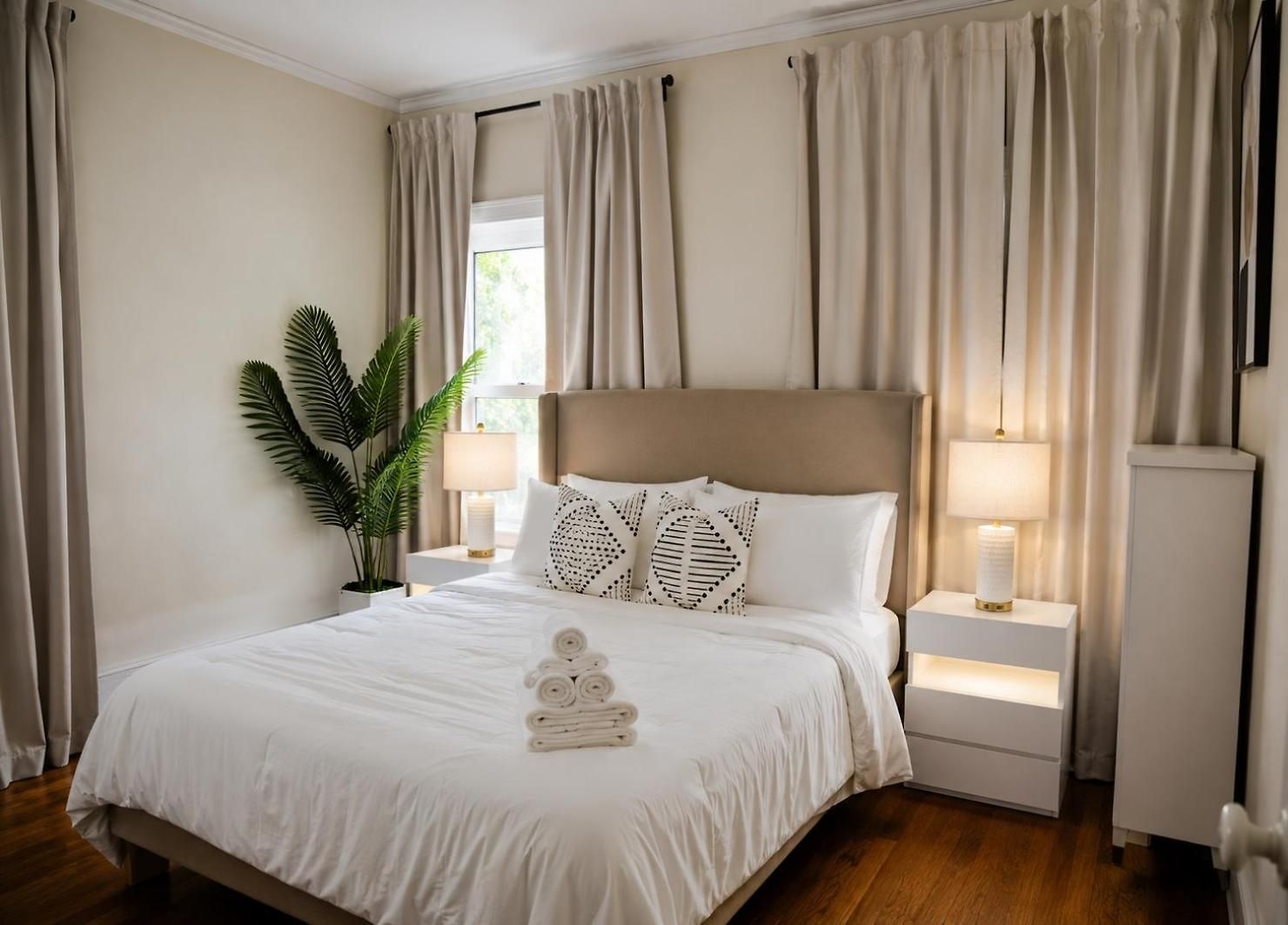 Apartment Walk To The • Private Office • 5br Chicago