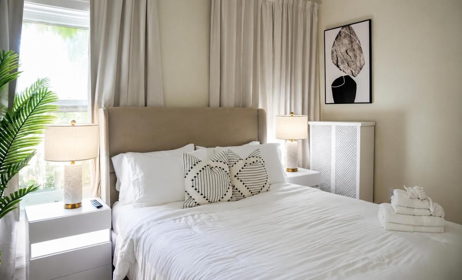 Walk To The • Private Office • 5br Apartment
