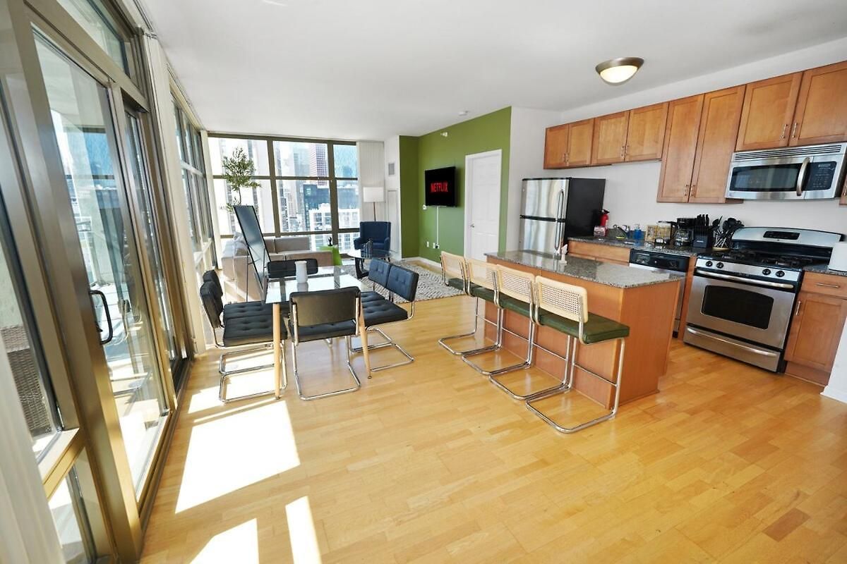 18th Floor 2br Grant Park With Balcony, Gym Apartment *