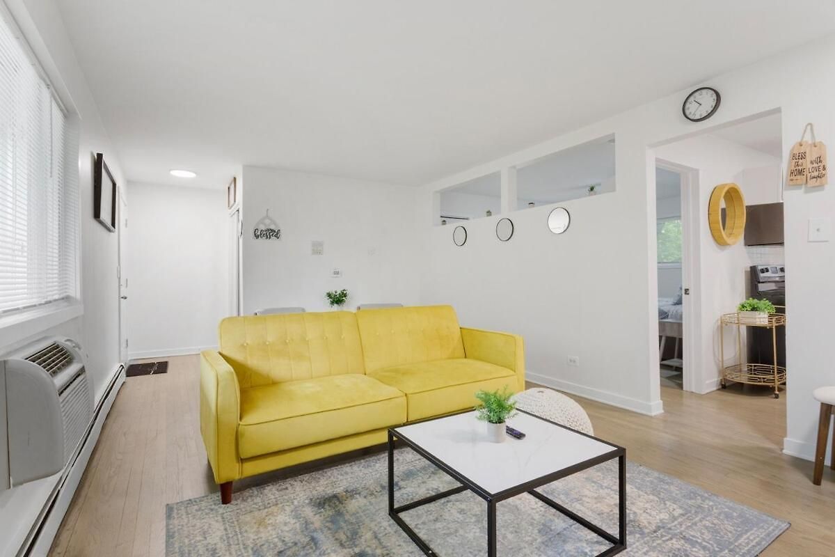 Stylish 1br,1ba Near In Rogers Park Free Parking * Chicago