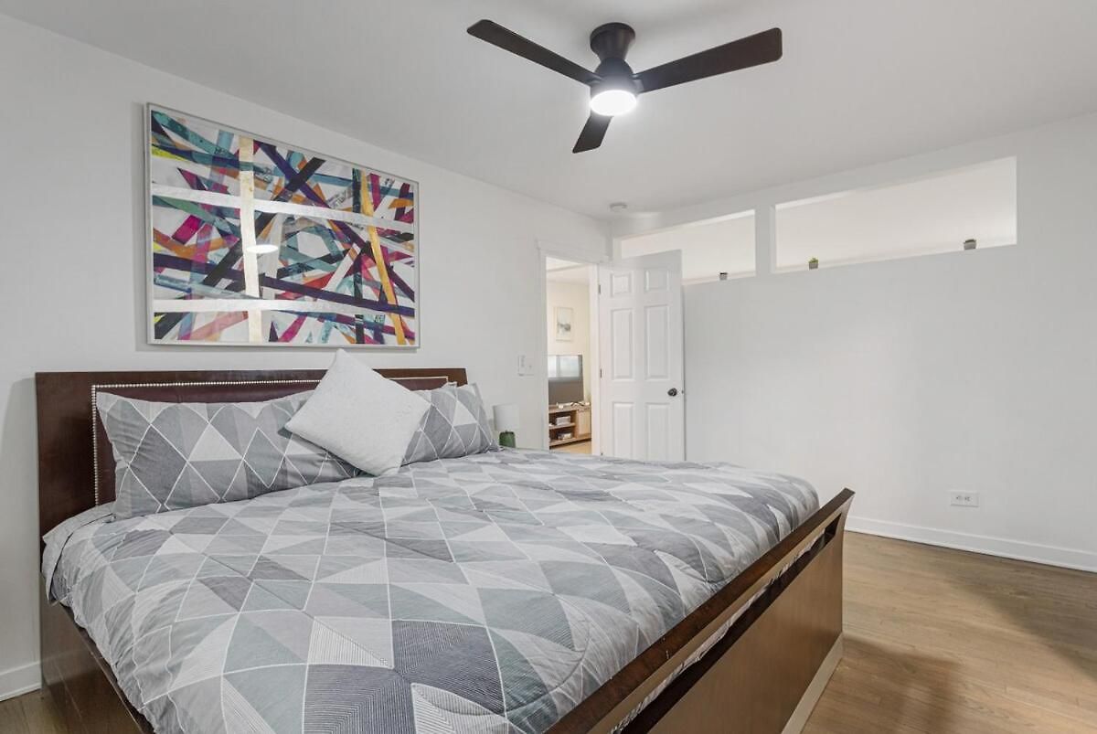 Stylish 1br,1ba Near In Rogers Park Free Parking Apartment