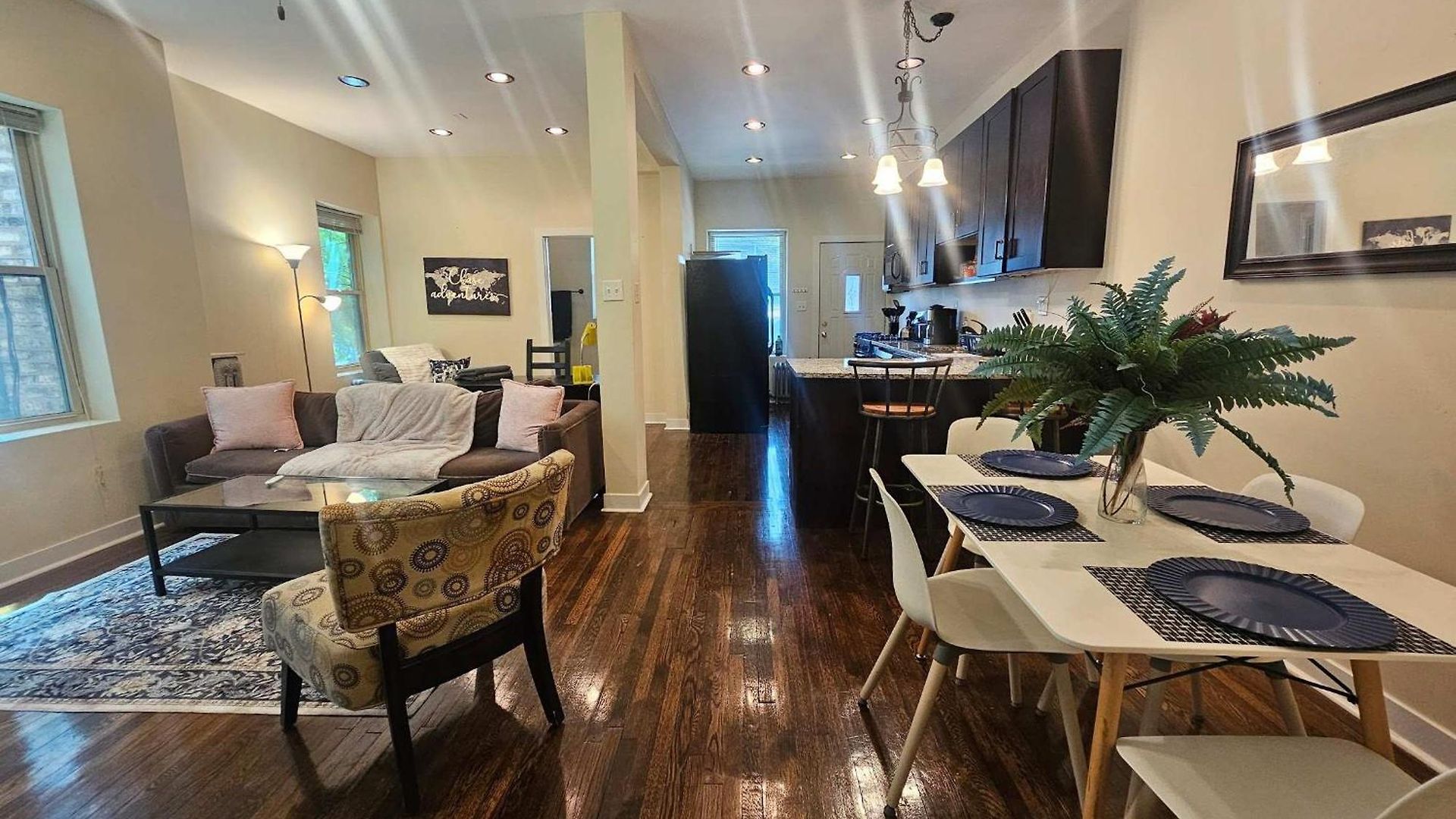 2 Bedroom Unit In Uptown Apartment